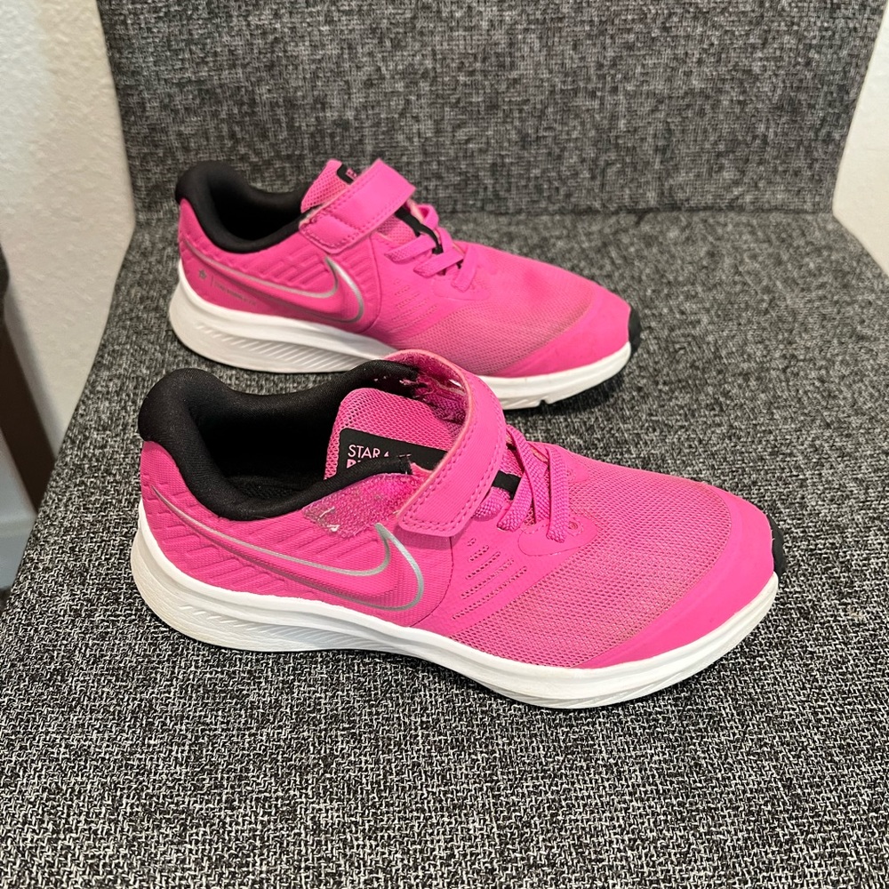 Girls 1Y Nike Star Runner Bright Pink sneakers
